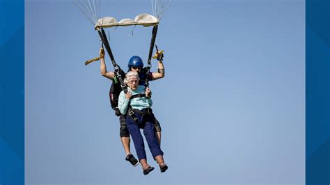 104 Year Old Chicago Woman Skydives From Plane Aiming For Record