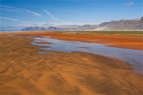 Raudisandur Plage De Sable Orangé Dans La Lagune De Raudasandur