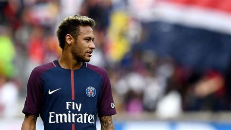 Нейма́р да си́лва са́нтос жу́ниор (порт. Injured Neymar to miss PSG's midweek Strasbourg clash ...