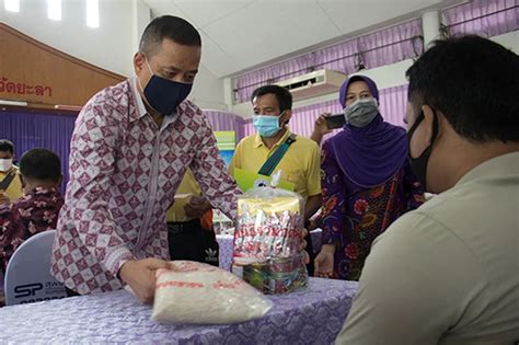 สมาคมประชาคมคนตาบอดไทยลงพื้นที่ยะลา มอบถุงยังชีพให้คนตาบอดที่รับผลกระทบ ...