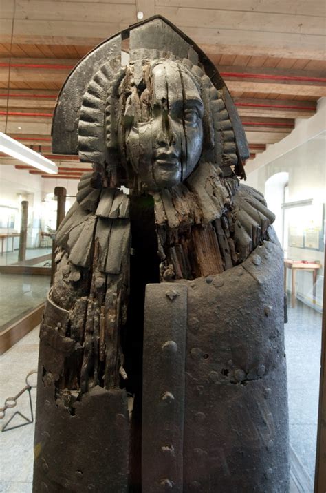 / la primera dama de turquía presentará un nuevo libro sobre sus visitas a áfrica Uma tortura terrível pela "DAMA DE FERRO", a famosa "IRON ...