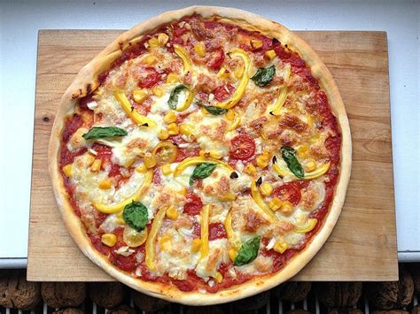 In a large bowl, mix together flour, salt, water, and oil. Pizzateig von Ela* | Chefkoch | Pizza teig, Rezepte ...