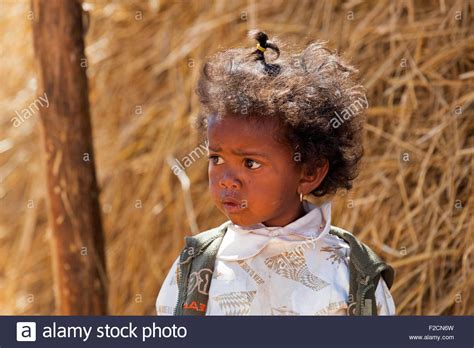 niña nativa africana fotografías e imágenes de alta resolución alamy