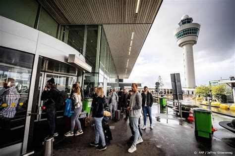 Meer Reizigers Op Schiphol Maar Nog Minder Dan Voor Corona Nieuws Nl