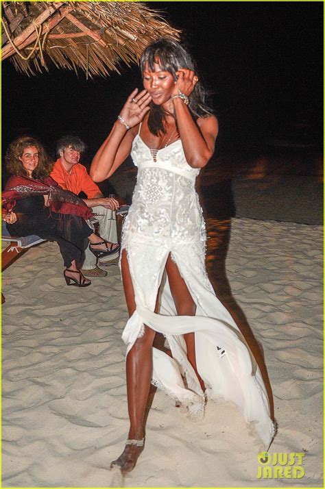 Naomi Campbell New Years Eve On The Beach In Kenya Photo 3021286