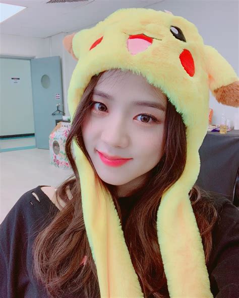 1 Blackpink Jisoo Instagram Pikachu Hat