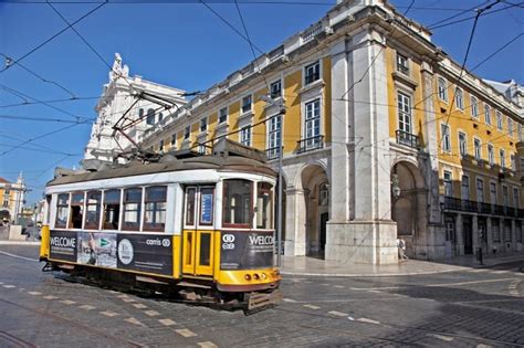 葡萄牙的时间、时区、时差、日出日落时间等信息。 夏令时（2021年3月28起）：western european summer time (west)，utc +1. 細味名城 葡萄牙 里斯本(Lisbon) | 在天空上.............用我的愛去畫夕陽虹 - U Blog 博客