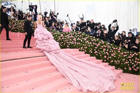 Nicki Minaj Is Pretty In Elaborate Pink Gown At Met Gala 2019 Photo 4285506 Nicki Minaj