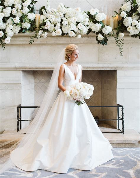 A Classic Elegant And Modern Bride In Her Stunning