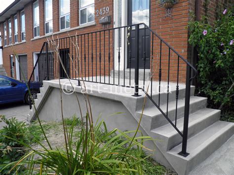 Standard deck railing height is between 36 and 42 inches, but be sure to check the code in your state before installing. Exterior Stair Handrail Code for Construction in Ontario
