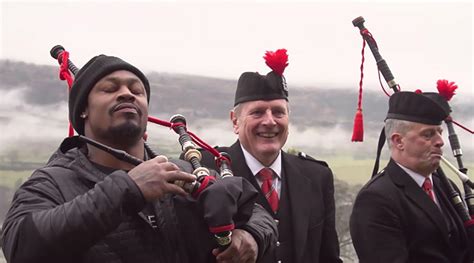 Marshawn Lynch Shoots Skittles Commercial In Scotland Is He Getting A Tv Show Video