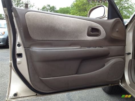 Compare 1997 toyota corolla different trims: 1997 Toyota Corolla DX Door Panel Photos | GTCarLot.com