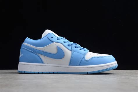 Wrapping around the upper leather collars and moving along the edge of the eyelet panels are bright. New Nike Air Jordan 1 Low UNC University Blue White AJ1 ...