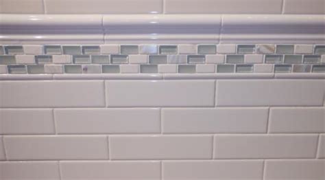 Pencil tile trim, borders, molding, chair rails & bullnoses. 2" x 8" - Deltaker - White Glossy - Subway Tile with 2" x ...