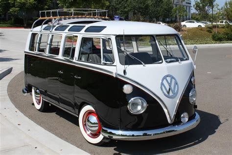 1963 Volkswagen 21 Window Custom Deluxe Bus Front 34 112578