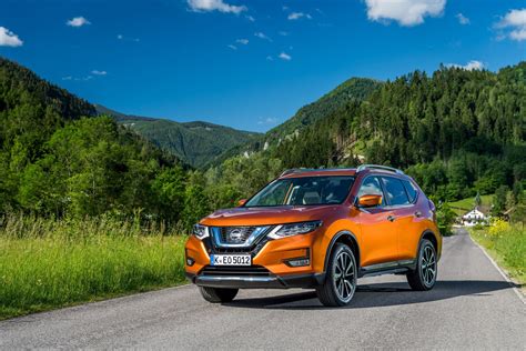 The engine is located longitudinally at the front of the body. Vanafprijzen Nissan Qashqai en X-Trail bekend ...