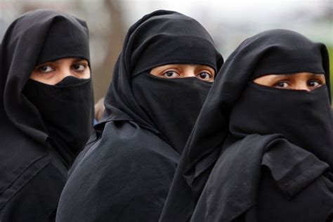 Veiled Women In Saudi Arabia Abc News Australian Broadcasting