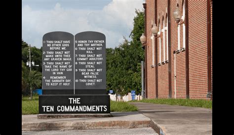 fl judge dismisses atheists lawsuit against courthouse s christian monument