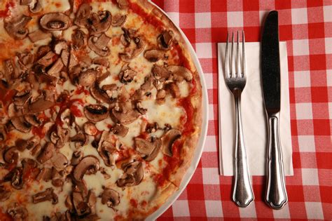3 - Pizza Funghi | Pizano Pizzeria