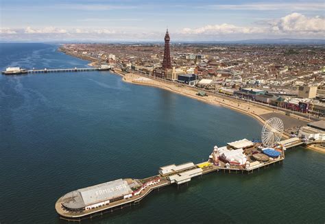 Blackpool is a large town and seaside resort on the lancashire coast in england. Visit Blackpool - ITTN
