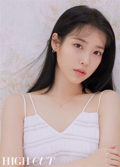 In 2012 she made her official japanese debut under emi music japan. IU Makes Another Large Generous Donation For The Fifth ...