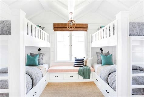 Be sure to check out volume 2 for the complete project! Window Seat Between Built In Bunk Beds - Cottage - Closet