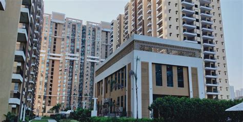himalaya pride 2 3 bhk ready to move flats in noida extention