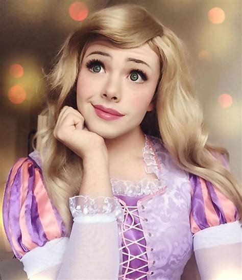 This Guy Transforms Himself Into Disney Princesses And His Makeup