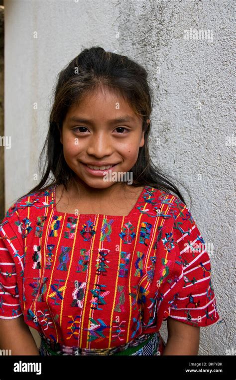Las niñas indígenas Guatemala retrato Fotografía de stock Alamy