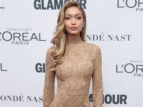 Gigi Hadid Walks Barefoot During Marc Jacobs Fashion Show