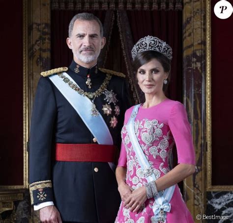 Letizia Et Felipe Despagne Tiare Xl Et Robe Rose Nouveau Portrait