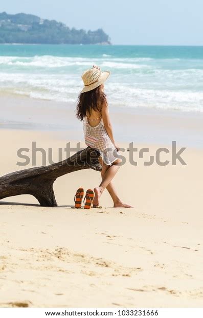 Woman Nude Nude Beach 스톡 사진 1033231666 Shutterstock