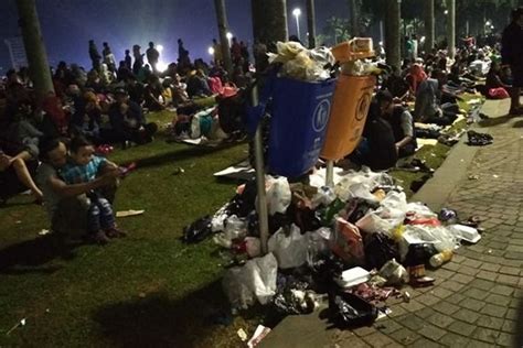 Jaga Kebersihan Tahun Baru Jakarta Terjunkan Petugas Kebersihan