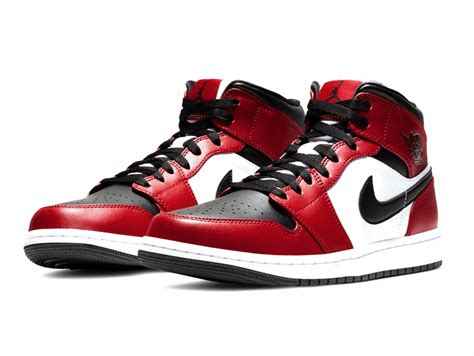 The upcoming air jordan 1 mid gets a familar look as the chicago black toe colorway makes its way on the shoe. Air Jordan 1 Mid "Chicago Toe" - manelsanchez.fr