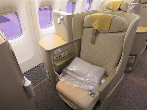 Review Asiana Business Class Boeing 777 200lr