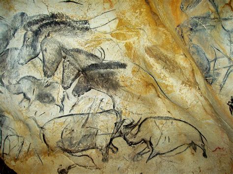 Chauvet cave in the valley of the ardèche river in france is filled with paintings, engravings and drawings created as well as the paintings they discovered fossilised remains, prints, and markings. Grotte Chauvet Photos : Tetes De Lion A La Grotte Chauvet ...