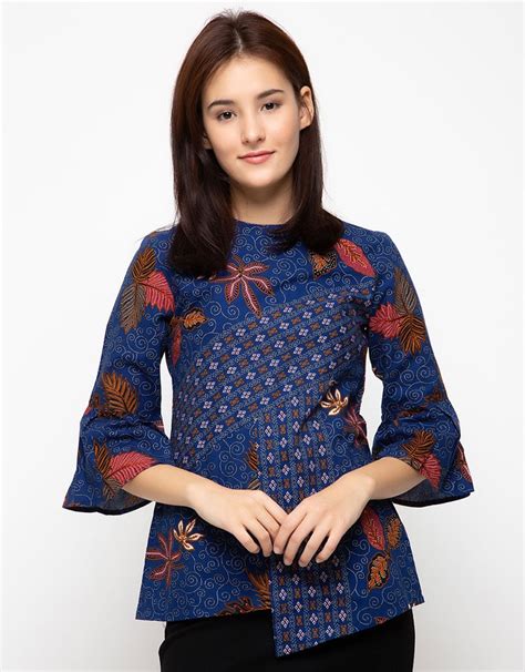7 Model Baju Batik Kantor Wanita Trendy Elegan Model