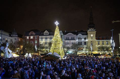 Foto Česká Náměstí Rozsvítily Vánoční Stromy Ve Městech Začaly
