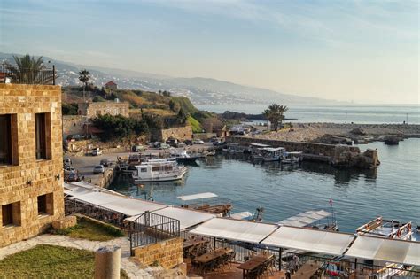 Landet grenser til syria i nord og øst, og det offisielle språket er arabisk, men fransk og engelsk er utbredt. Libanon Sehenswürdigkeiten: 19 Highlights & Tipps