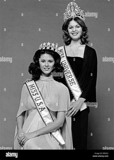 Barbara Elaine Peterson Miss Usa 1976 Links Und Rina Messinger Stock
