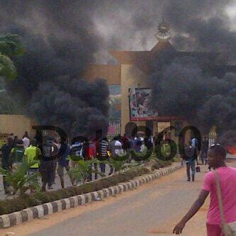 The ladoke akintola university of technology (lautech) is currently topping the twitter trend in the wake of another sex. Riot In Lautech As Students Mob Pregnant Lecturer + Victims (Photos) - Education - Nigeria