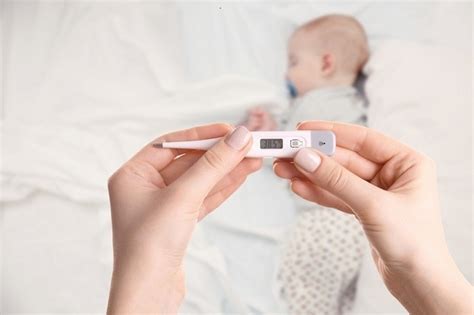 Alasan Kenapa Bayi Baru Lahir Sebaiknya Tidak Langsung Dimandikan Enervon