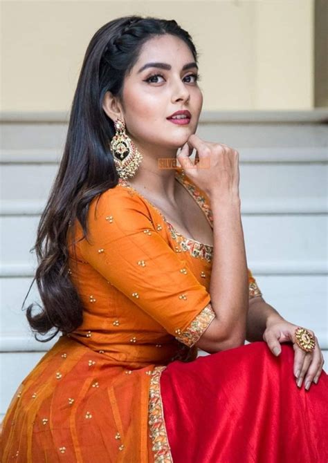mahima nambiar latest hd pictures and wallpapers natoalpabet in 2020 beautiful girl indian