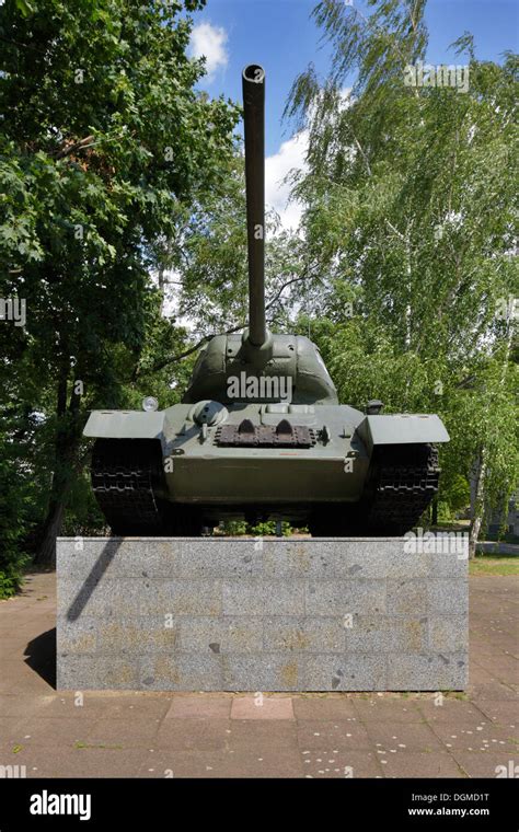 Berlin Deutschland T 34 Panzer In Das Deutsch Russische Museum