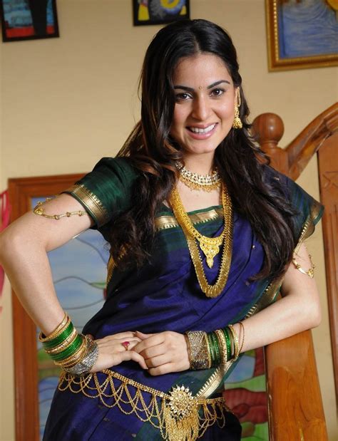 Beauty Galore Hd Shraddha Arya Stunning In South Indian Saree And Jewelry