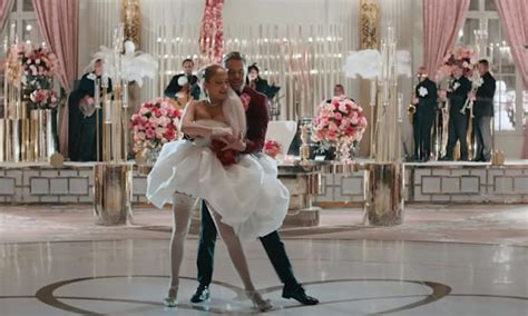 Jennifer Lopez Estrena Dos Vestidos De Novia En El Videoclip De Cant