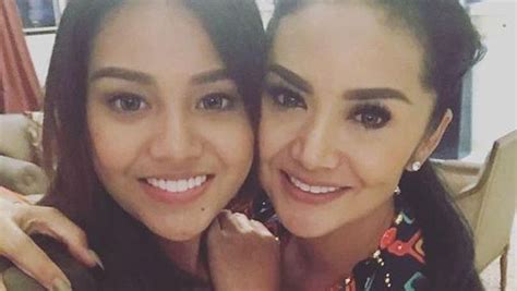 Bertempat di hotel raflles kuningan, jakarta selatan, keduannya menggelar akad nikah dan acara sykuran. Kekhawatiran Krisdayanti jika Aurel dan Atta Halilintar ...