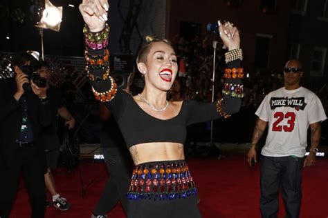 Miley Cyrus Booty Gets Hashtag After Vmas Performance Funny Twitter