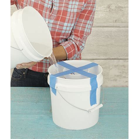 United Solutions 5 Quart Paint Bucket At