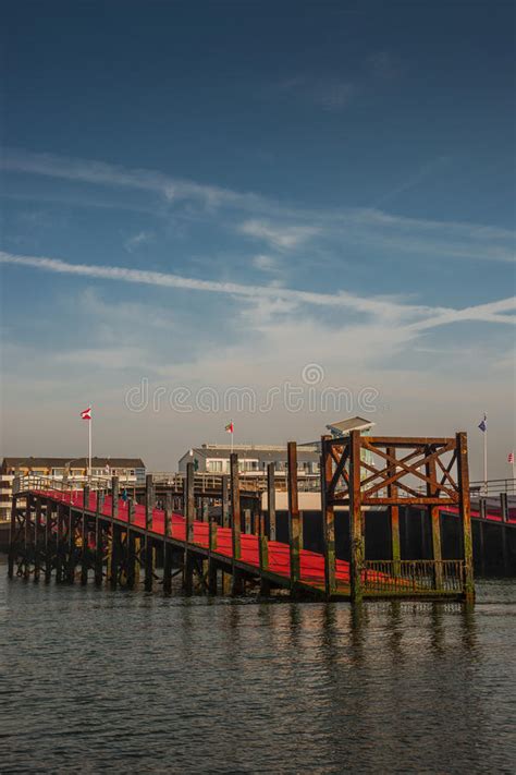 L'isola è stata anche identificata, dai fan di. Bello Vecchio Bacino Arrugginito All'isola Di Helgoland In ...